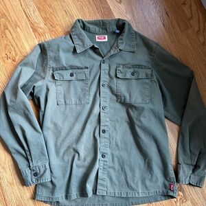 Men's Green Button up vintage wrangler shirt. Size large.